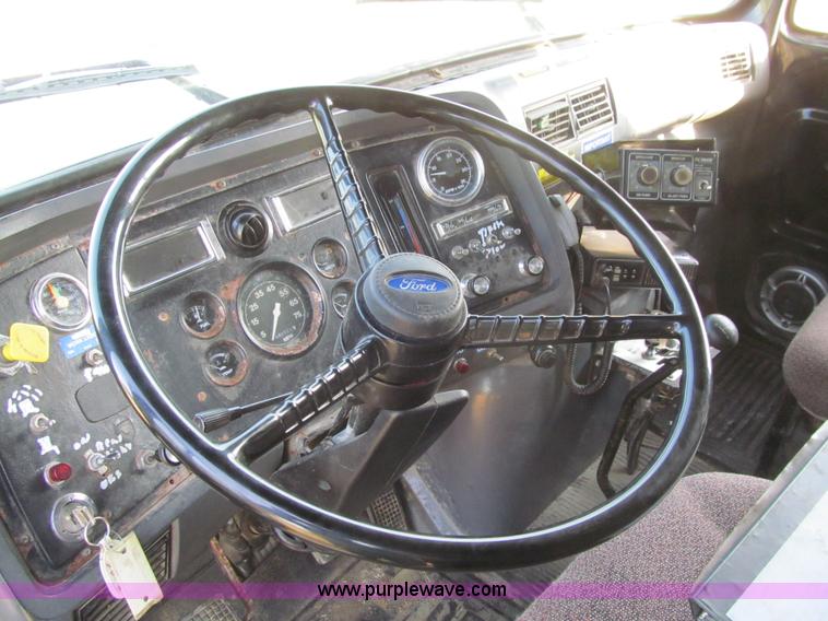 image for item K6329 1995 Ford LN8000 municipal live bottom dump truck