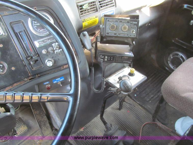 image for item K6329 1995 Ford LN8000 municipal live bottom dump truck