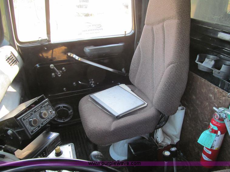 image for item K6329 1995 Ford LN8000 municipal live bottom dump truck