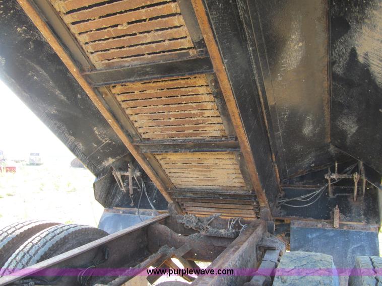 image for item K6329 1995 Ford LN8000 municipal live bottom dump truck