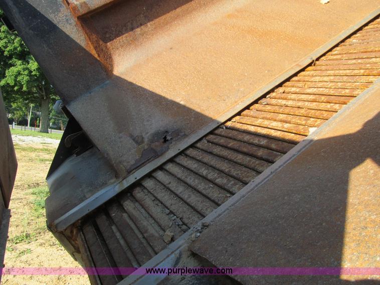 image for item K6329 1995 Ford LN8000 municipal live bottom dump truck