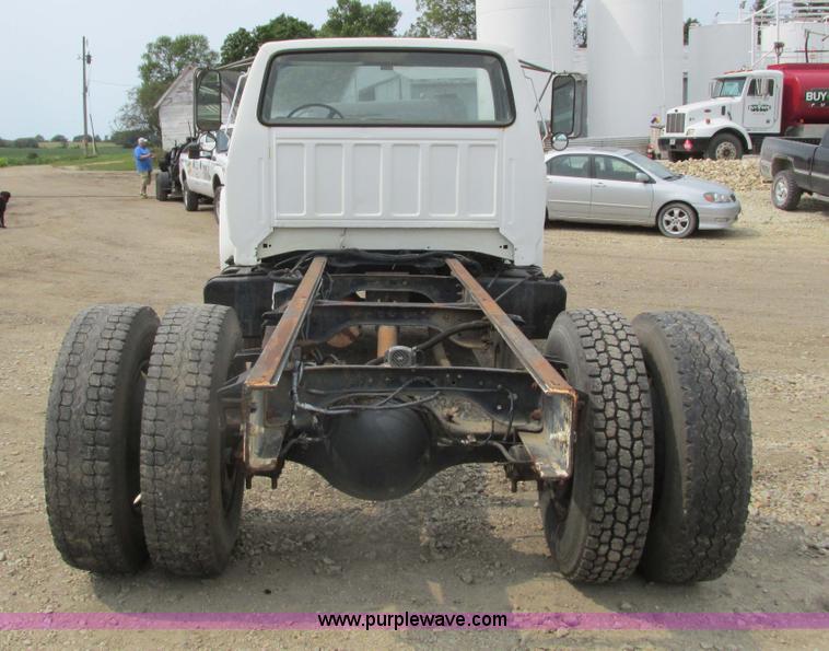 image for item K6616 1995 Ford F700 cab and chassis