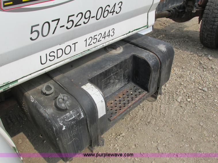 image for item K6616 1995 Ford F700 cab and chassis