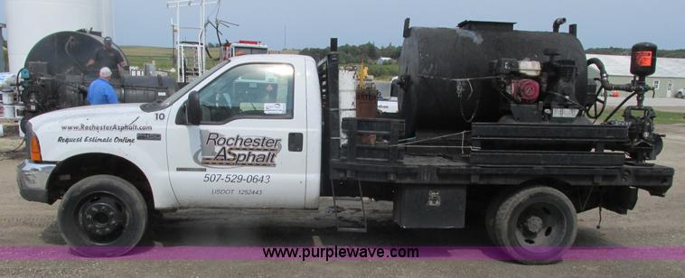 image for item K6618 2000 Ford F450 Super Duty flatbed truck