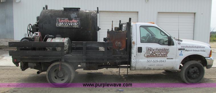 image for item K6618 2000 Ford F450 Super Duty flatbed truck