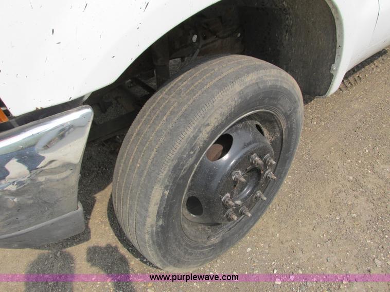 image for item K6618 2000 Ford F450 Super Duty flatbed truck