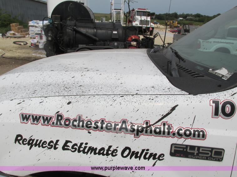 image for item K6618 2000 Ford F450 Super Duty flatbed truck