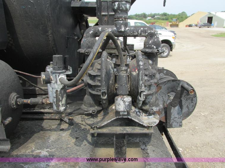 image for item K6618 2000 Ford F450 Super Duty flatbed truck