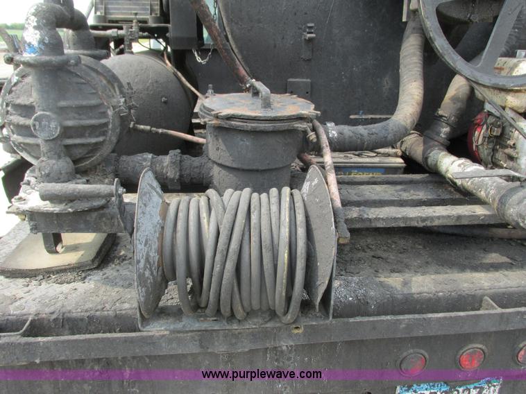 image for item K6618 2000 Ford F450 Super Duty flatbed truck