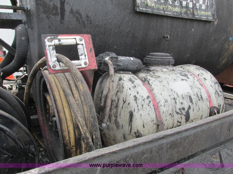 image for item K6618 2000 Ford F450 Super Duty flatbed truck