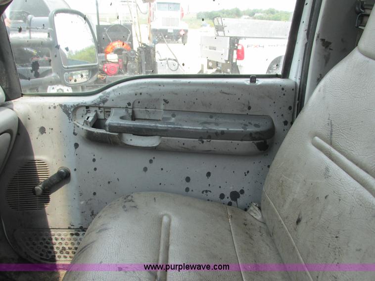 image for item K6618 2000 Ford F450 Super Duty flatbed truck