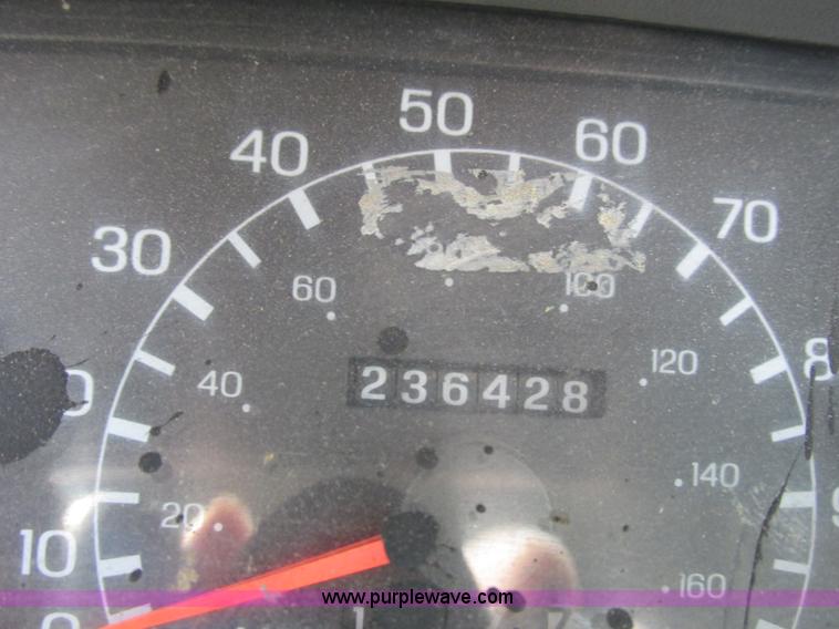 image for item K6618 2000 Ford F450 Super Duty flatbed truck