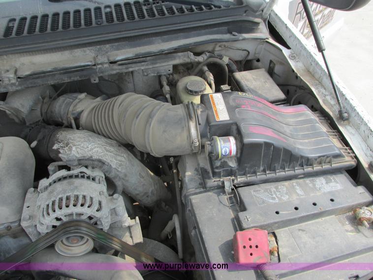 image for item K6618 2000 Ford F450 Super Duty flatbed truck