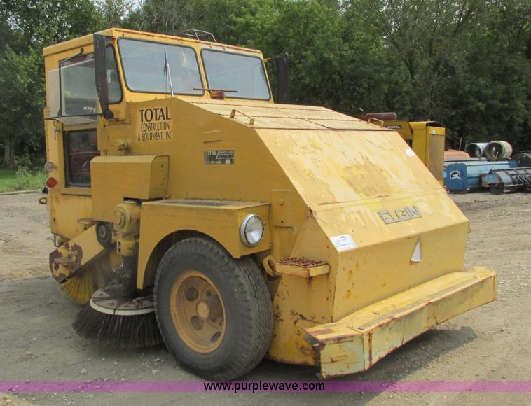 image for item K6622 Elgin White Wing sweeper