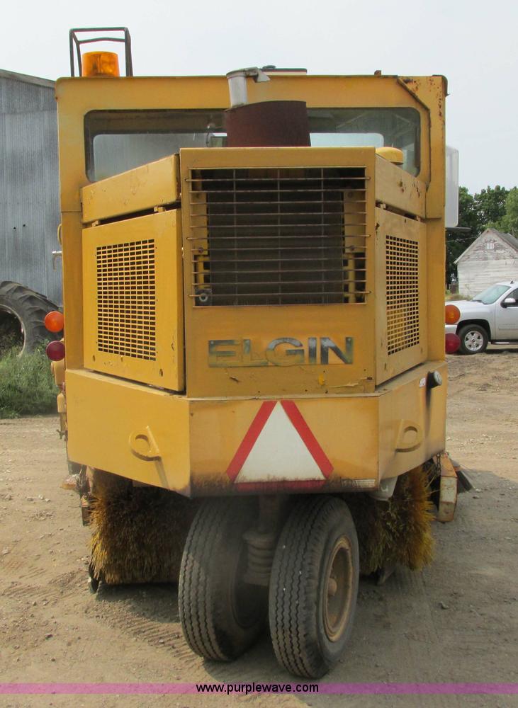 image for item K6622 Elgin White Wing sweeper