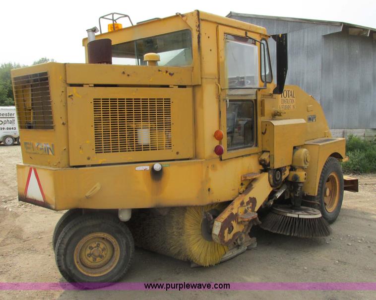 image for item K6622 Elgin White Wing sweeper