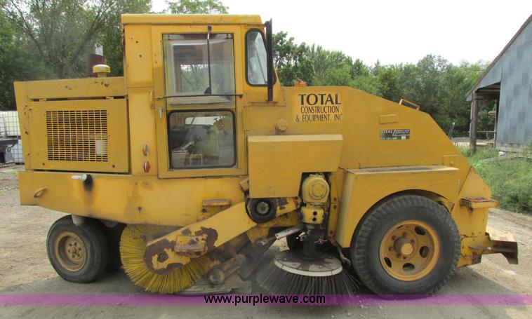 image for item K6622 Elgin White Wing sweeper