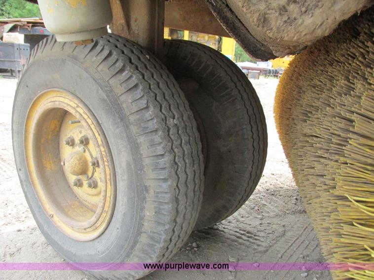 image for item K6622 Elgin White Wing sweeper