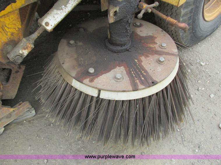 image for item K6622 Elgin White Wing sweeper