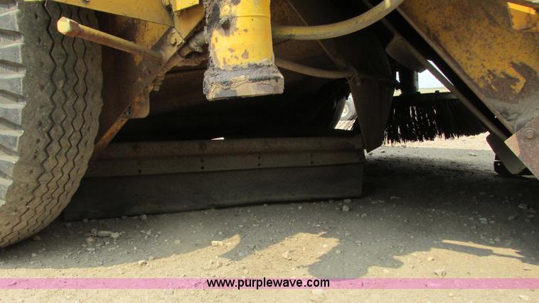 image for item K6622 Elgin White Wing sweeper