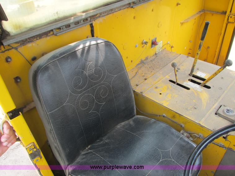 image for item K6622 Elgin White Wing sweeper