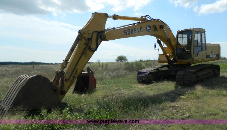 image for item K8173 1994 John Deere 690E LC excavator