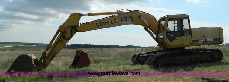 image for item K8173 1994 John Deere 690E LC excavator