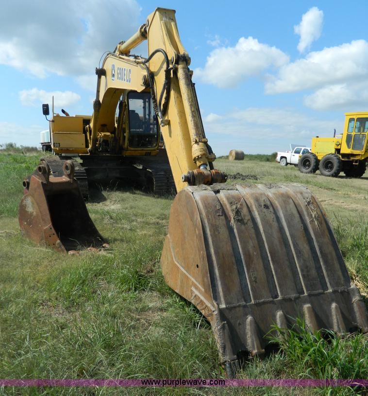 image for item K8173 1994 John Deere 690E LC excavator