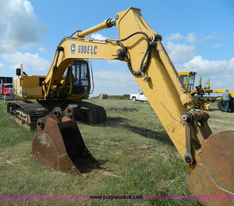 image for item K8173 1994 John Deere 690E LC excavator