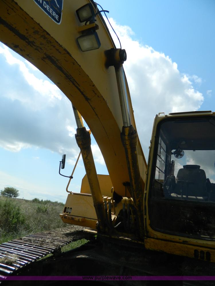 image for item K8173 1994 John Deere 690E LC excavator