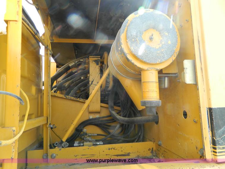 image for item K8173 1994 John Deere 690E LC excavator