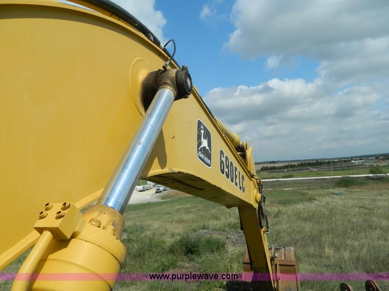 image for item K8173 1994 John Deere 690E LC excavator