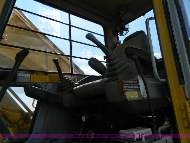 image for item K8173 1994 John Deere 690E LC excavator