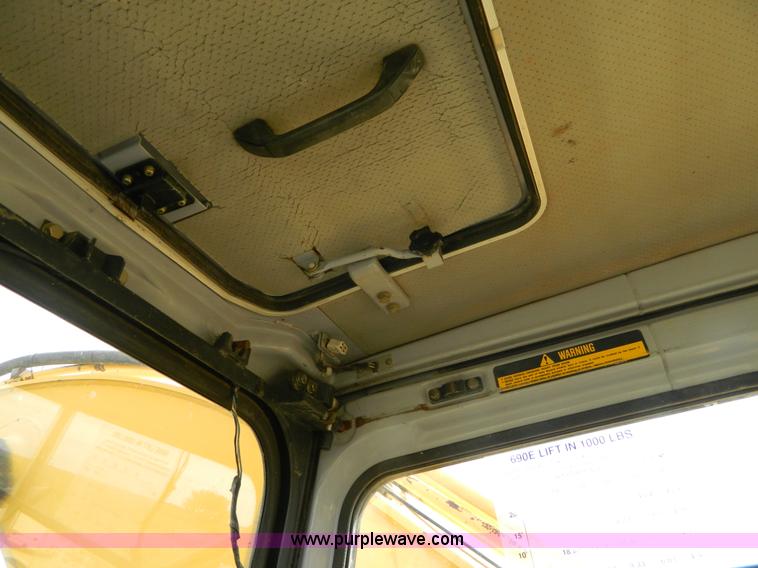 image for item K8173 1994 John Deere 690E LC excavator