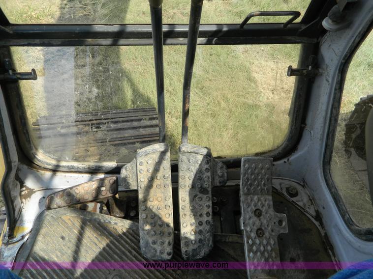 image for item K8173 1994 John Deere 690E LC excavator