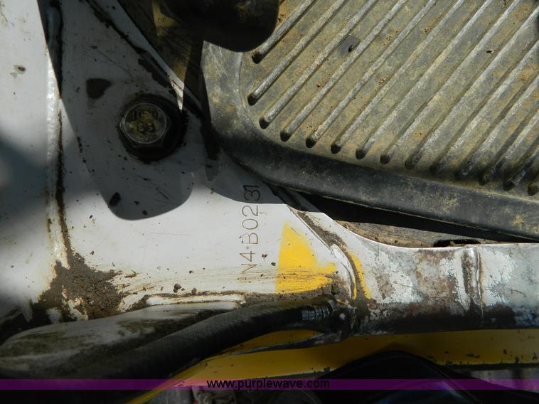 image for item K8173 1994 John Deere 690E LC excavator