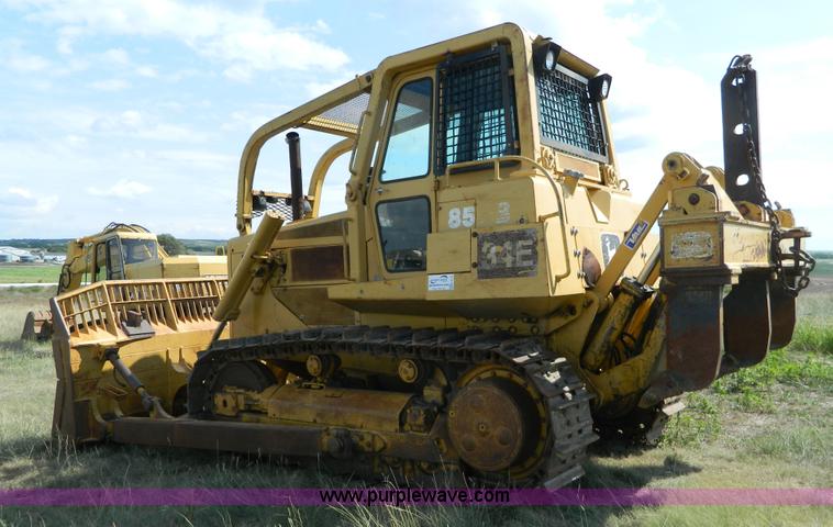 image for item K8174 1989 John Deere 850B dozer