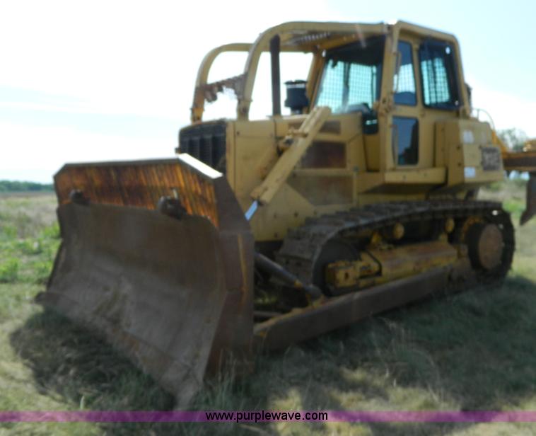 image for item K8174 1989 John Deere 850B dozer