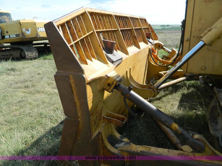 image for item K8174 1989 John Deere 850B dozer
