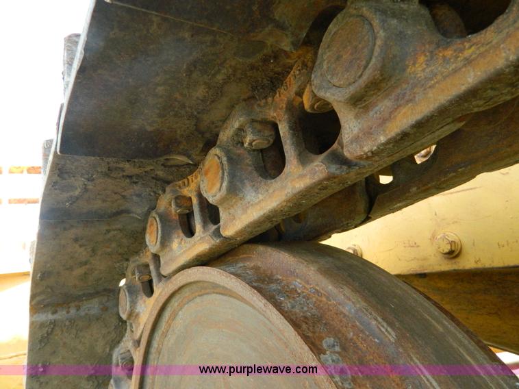 image for item K8174 1989 John Deere 850B dozer