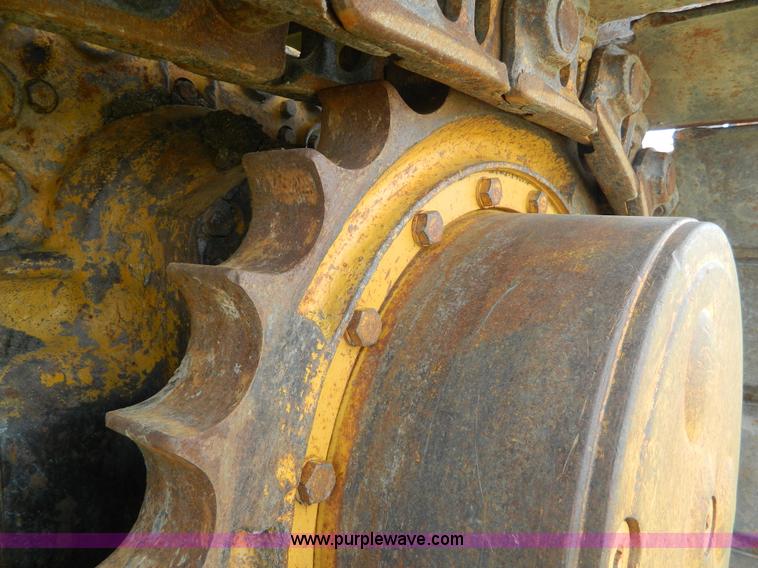 image for item K8174 1989 John Deere 850B dozer