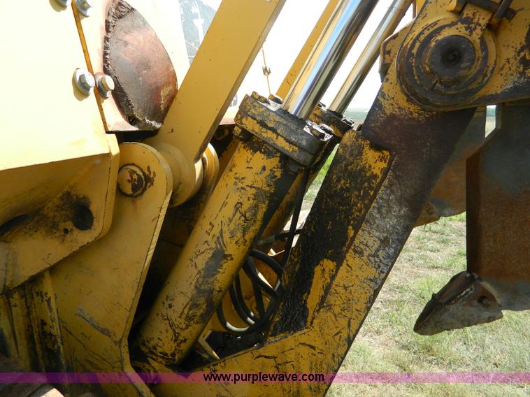 image for item K8174 1989 John Deere 850B dozer