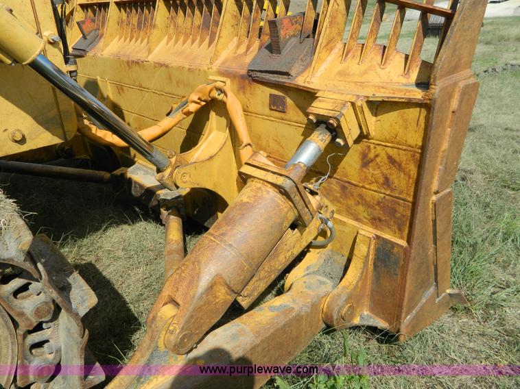 image for item K8174 1989 John Deere 850B dozer