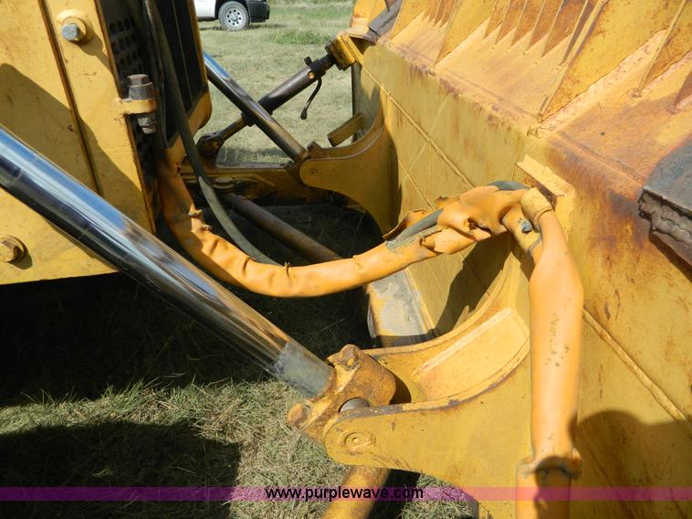 image for item K8174 1989 John Deere 850B dozer