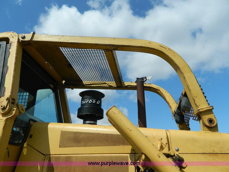 image for item K8174 1989 John Deere 850B dozer