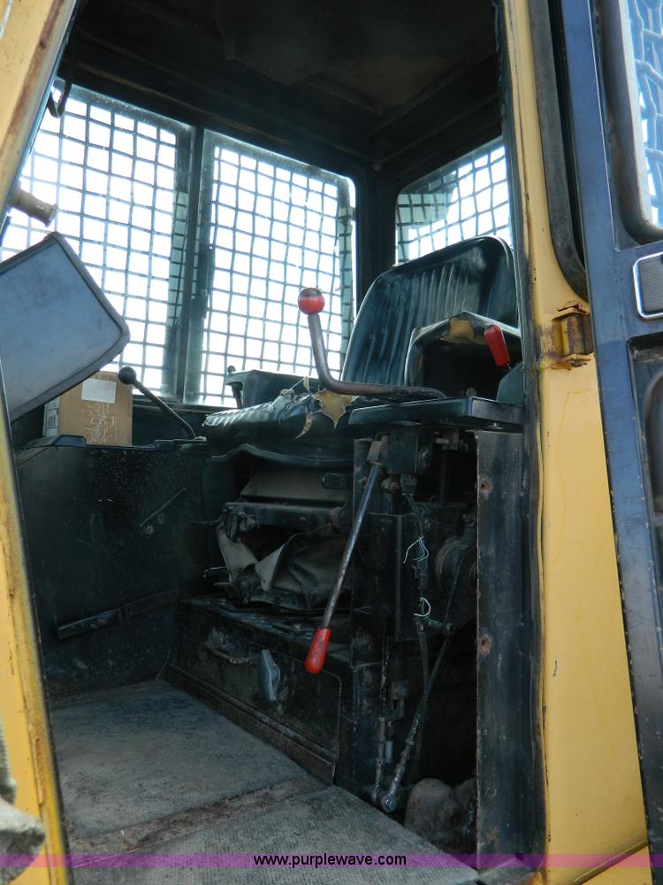 image for item K8174 1989 John Deere 850B dozer