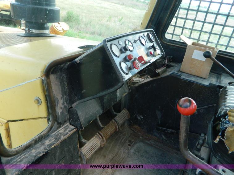 image for item K8174 1989 John Deere 850B dozer