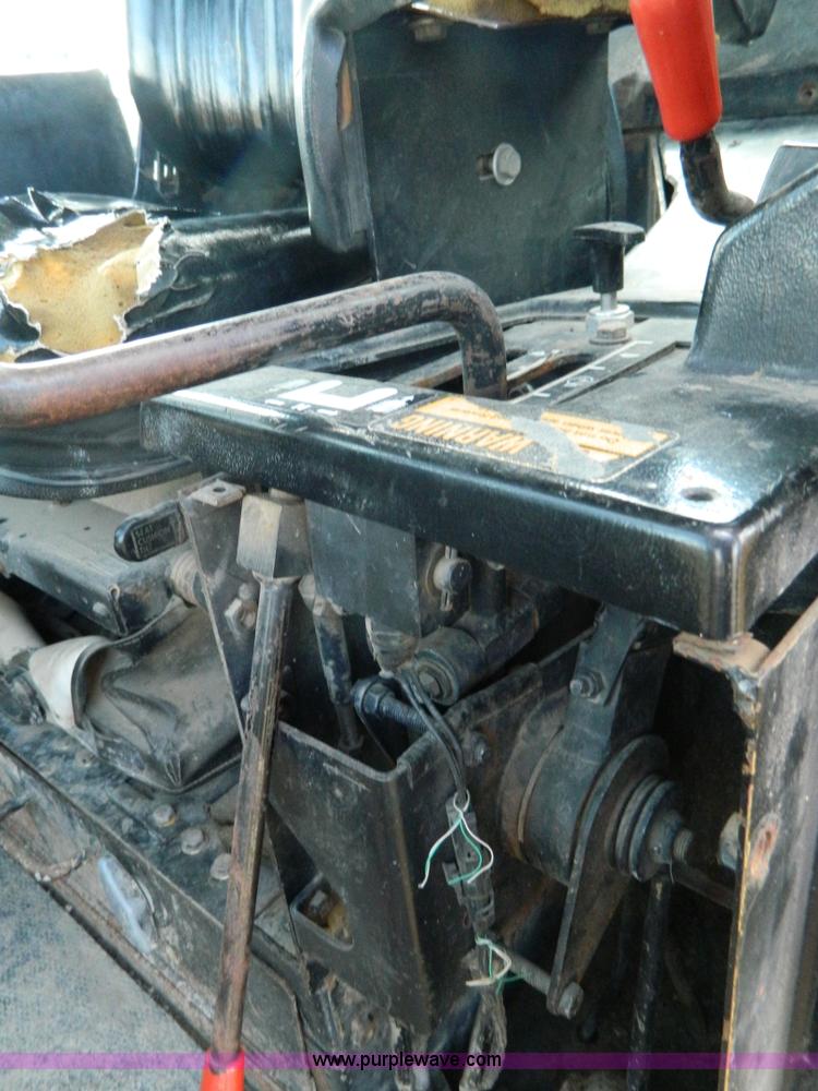 image for item K8174 1989 John Deere 850B dozer