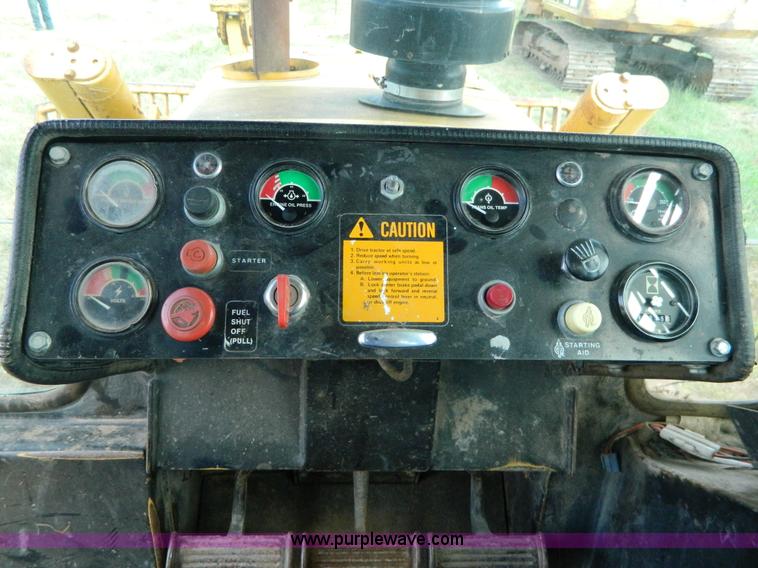 image for item K8174 1989 John Deere 850B dozer