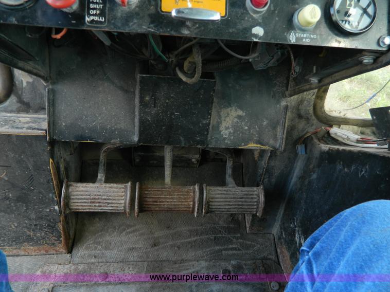 image for item K8174 1989 John Deere 850B dozer